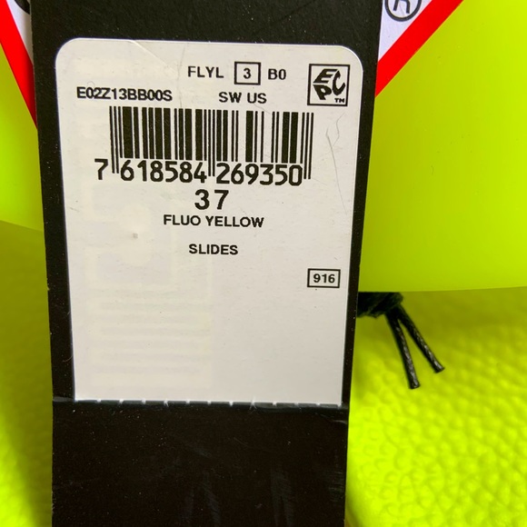 GUESS? Highlighter Beach Slides✨ - Picture 3 of 4